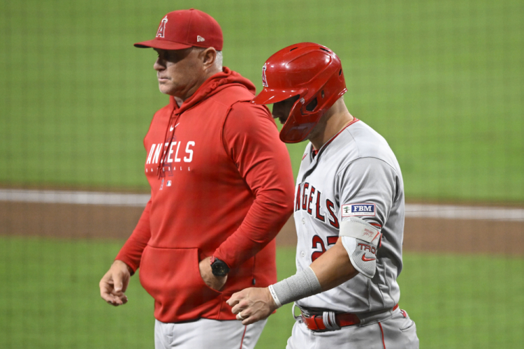 Angels make 2 roster moves after Mike Trout injury