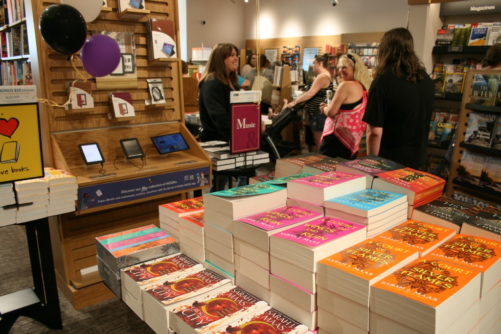 Brunswick Barnes & Noble opening draws hundreds