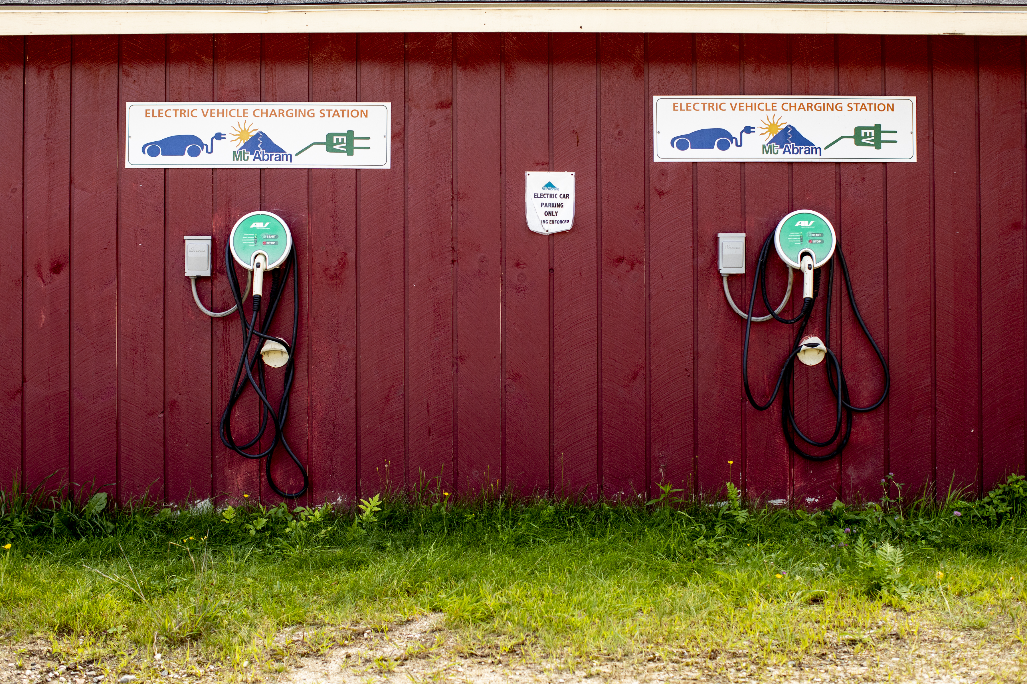 Electric vehicle charging station added in Woodstock - Vimarsana News