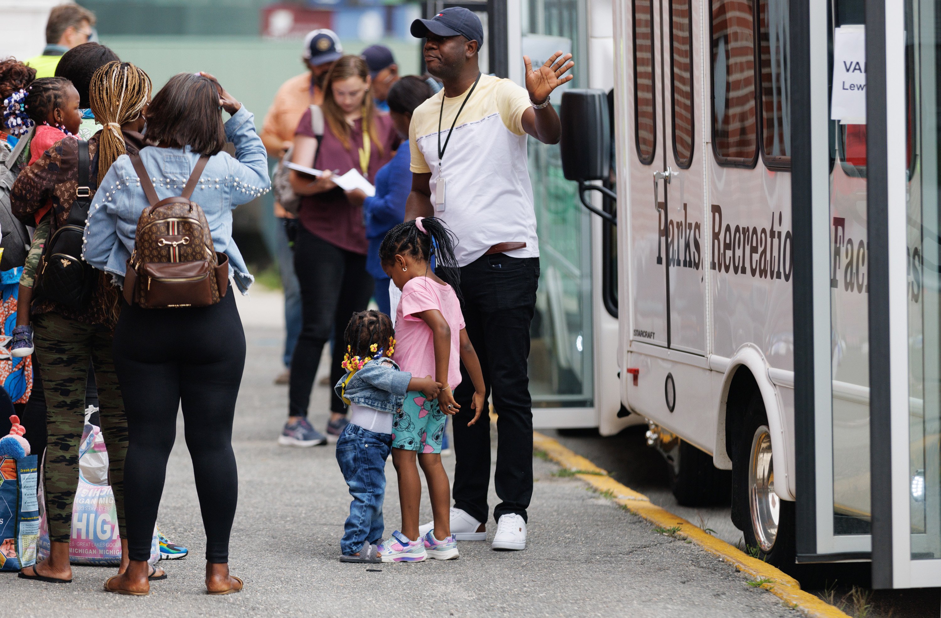 Collins, King, Pingree ask federal agency to extend funding period for asylum seekers - Vimarsana News