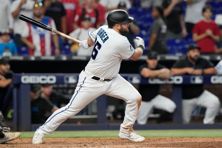 MLB roundup: Marlins shock Yankees with comeback in ninth