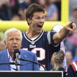 Patriots notebook: Tom Brady looks to Peyton Manning for inspiration at  ceremony