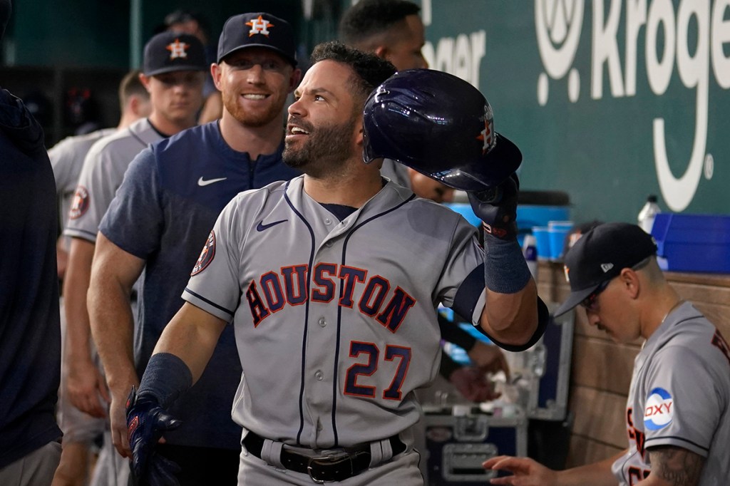 Playoff Race: Mariners pass Astros, move within 1 game of Texas