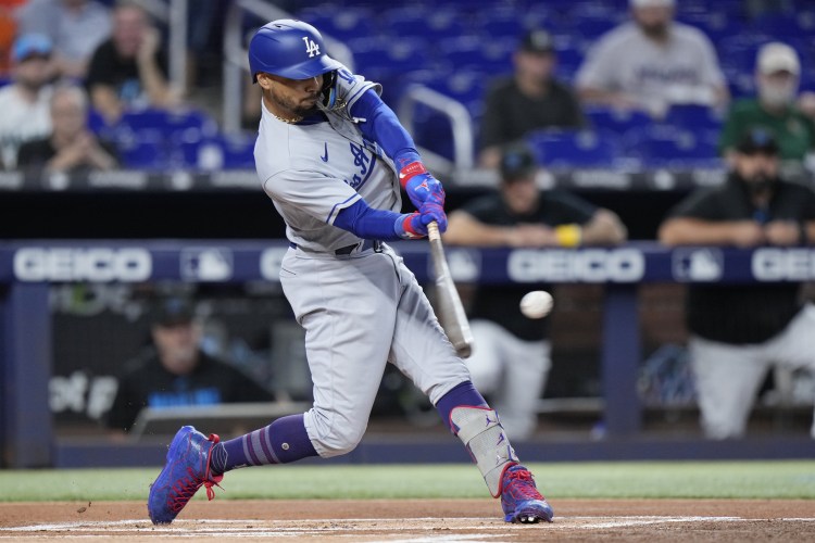 MLB roundup: Dodgers star Mookie Betts out with foot injury