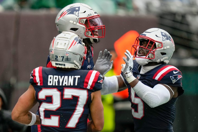 Patriots beat Jets 15-10 to extend their winning streak to 15