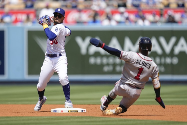 Dodgers' Mookie Betts Receives Warm Ovation in First Game Back at
