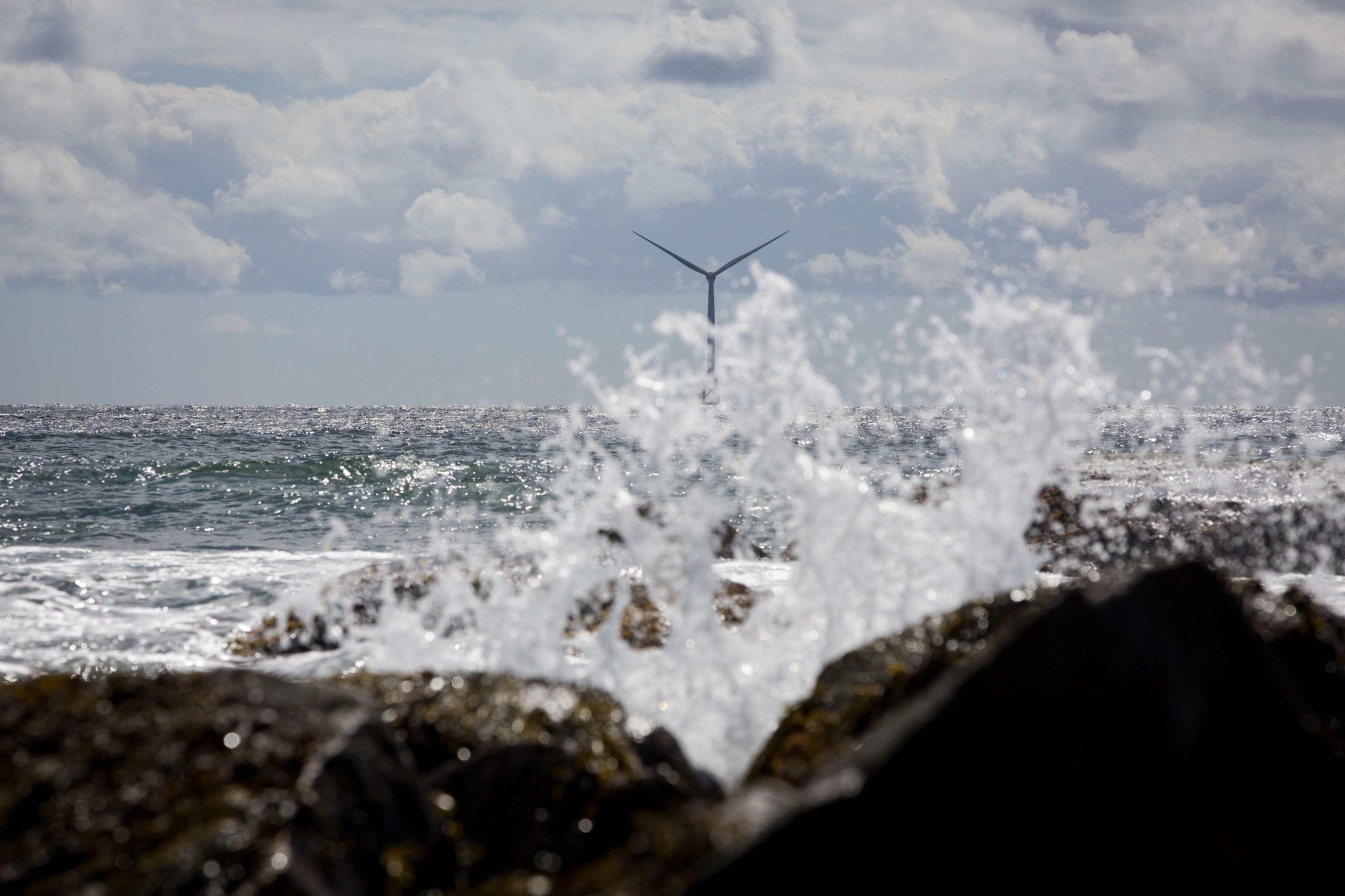 U.S. offshore wind slammed by runaway costs - Vimarsana News