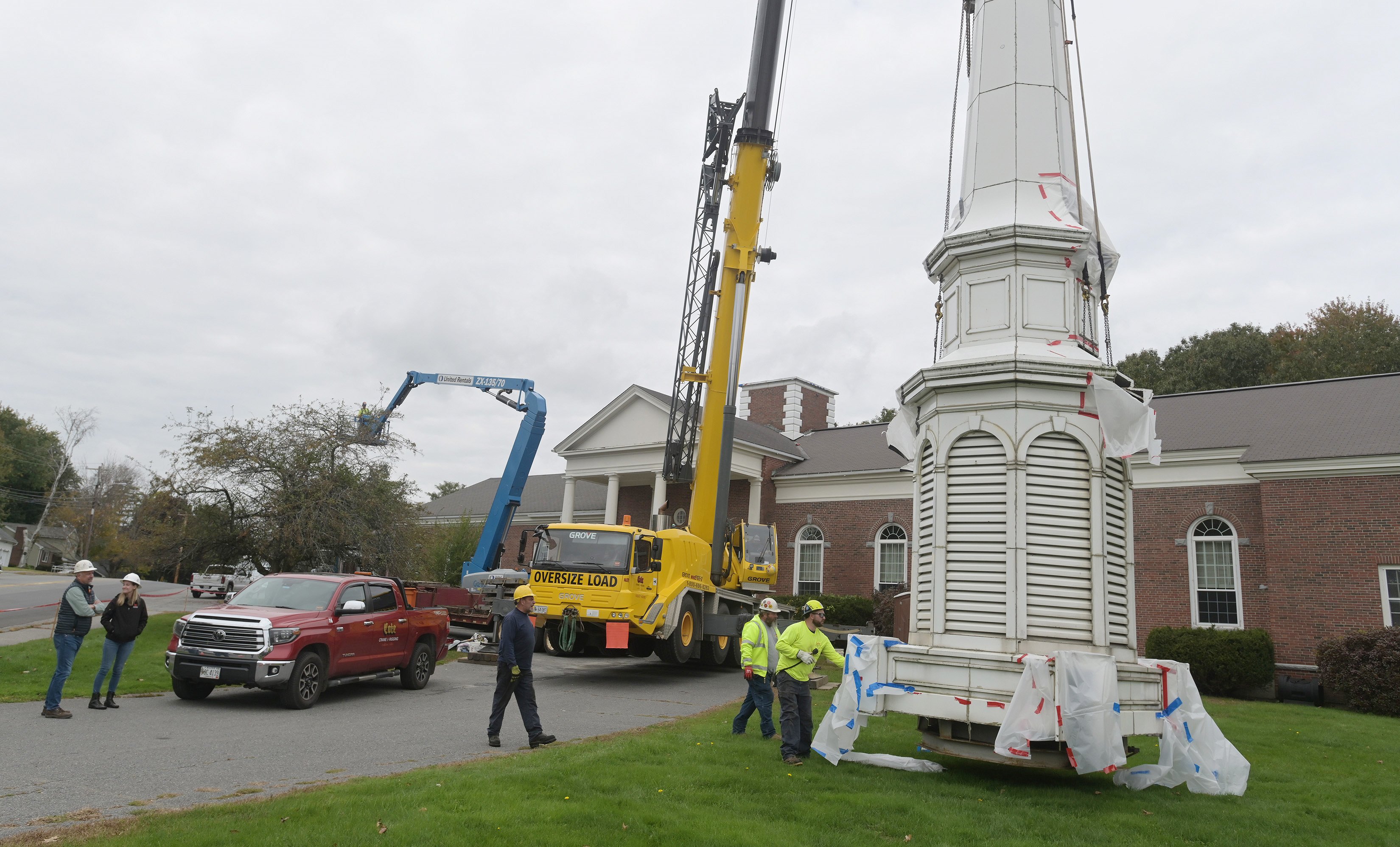 Despite balky crane, workers remove steeple from Waterville museum