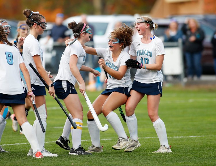 Winthrop defends Class C state field hockey title with overtime win against  MCI