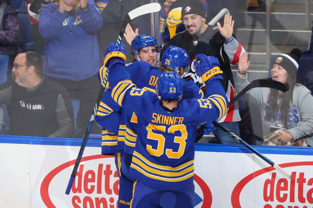 NHL roundup: Rangers rout Sabres, win Peter Laviolette's debut