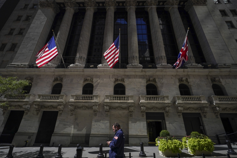 Wall Street rises, and oil and gold fall as some of last week's moves unwind - Vimarsana News