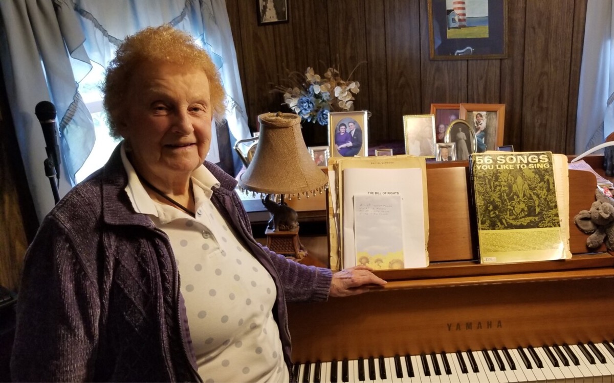 Memorial service slated for Barbara Hinckley; she was scammed out her savings and helped by a potluck fundraiser - Vimarsana News