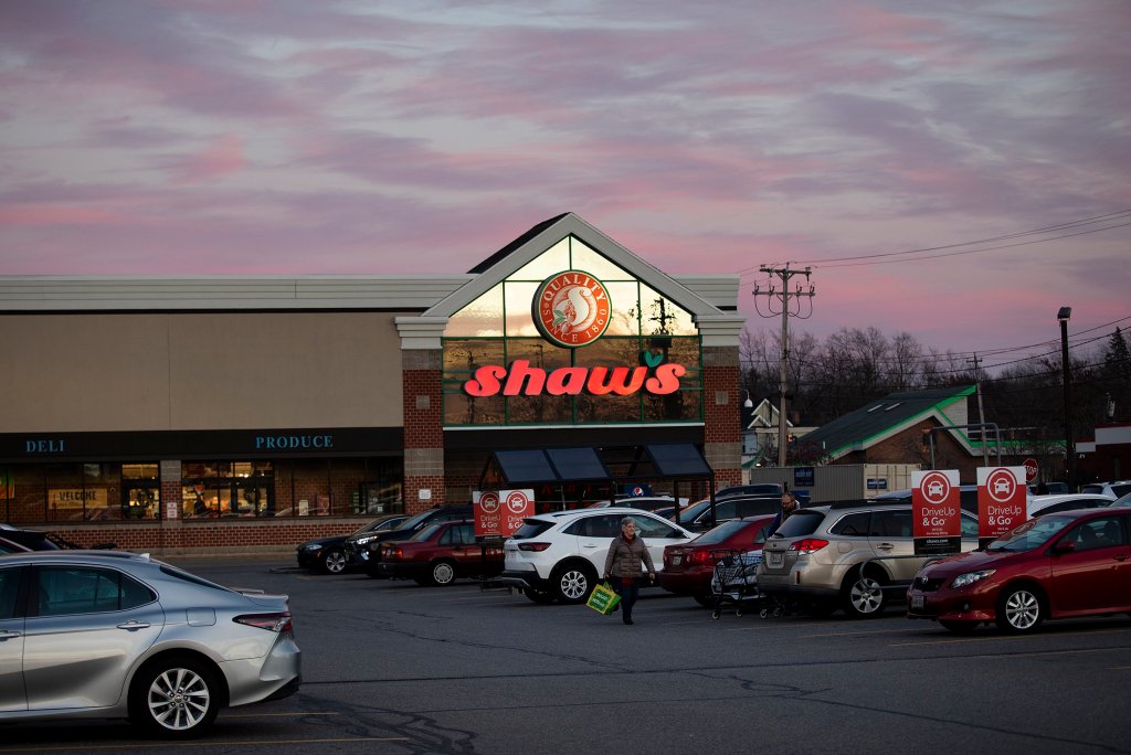 SHAW'S SHOPPING PLAZA SOLD