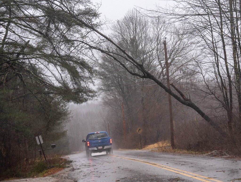 Garfield Re-2 schools on two-hour weather delay Wednesday