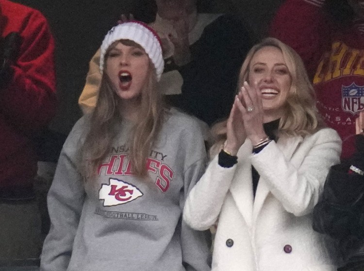 Taylor Swift at Gillette Stadium for Patriots-Chiefs game