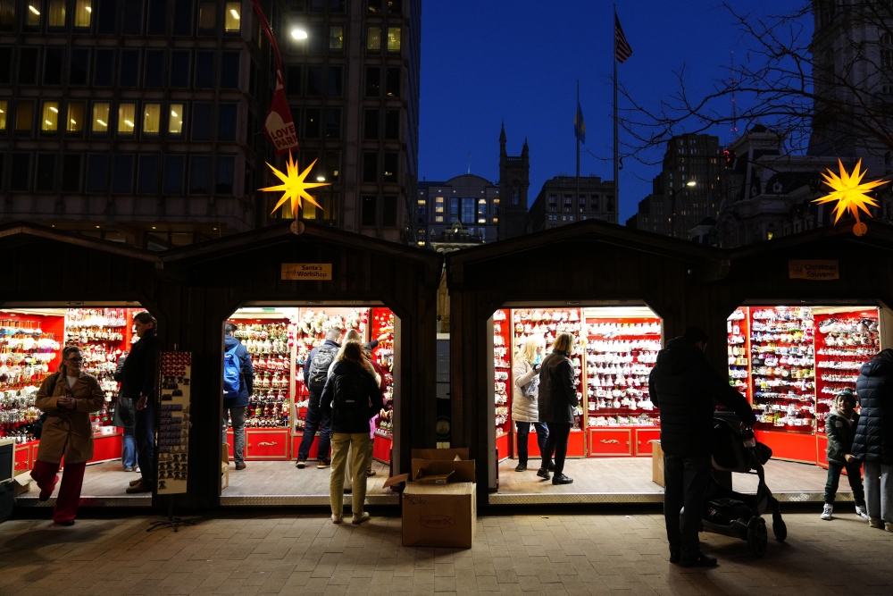 Americans spent more during the holidays despite some financial anxiety - Vimarsana News