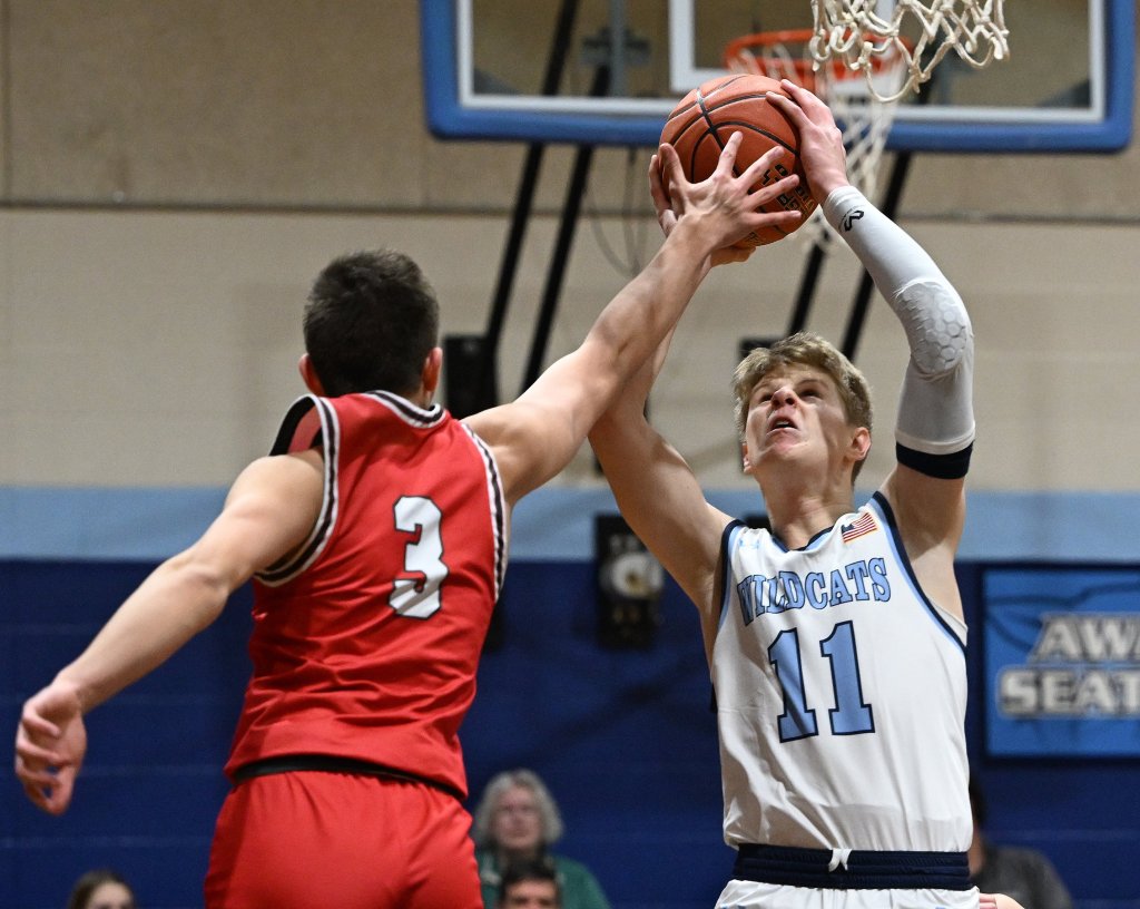 Boys’ basketball: York keeps rolling with 62-44 win against Wells