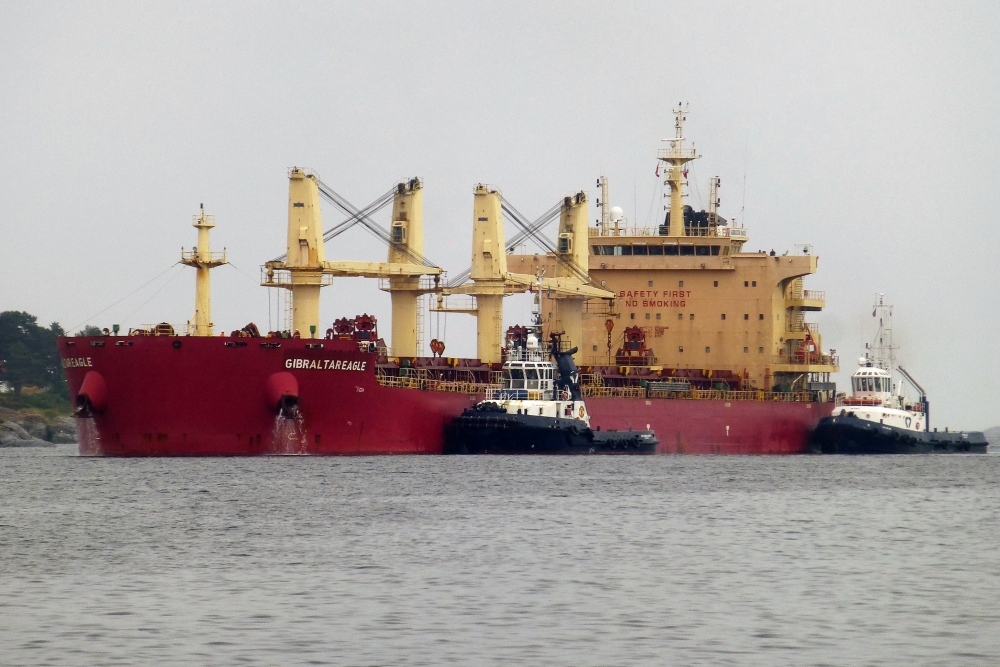 Airstrikes on Yemen bring new level of chaos to shipping in southern Red Sea - Vimarsana News