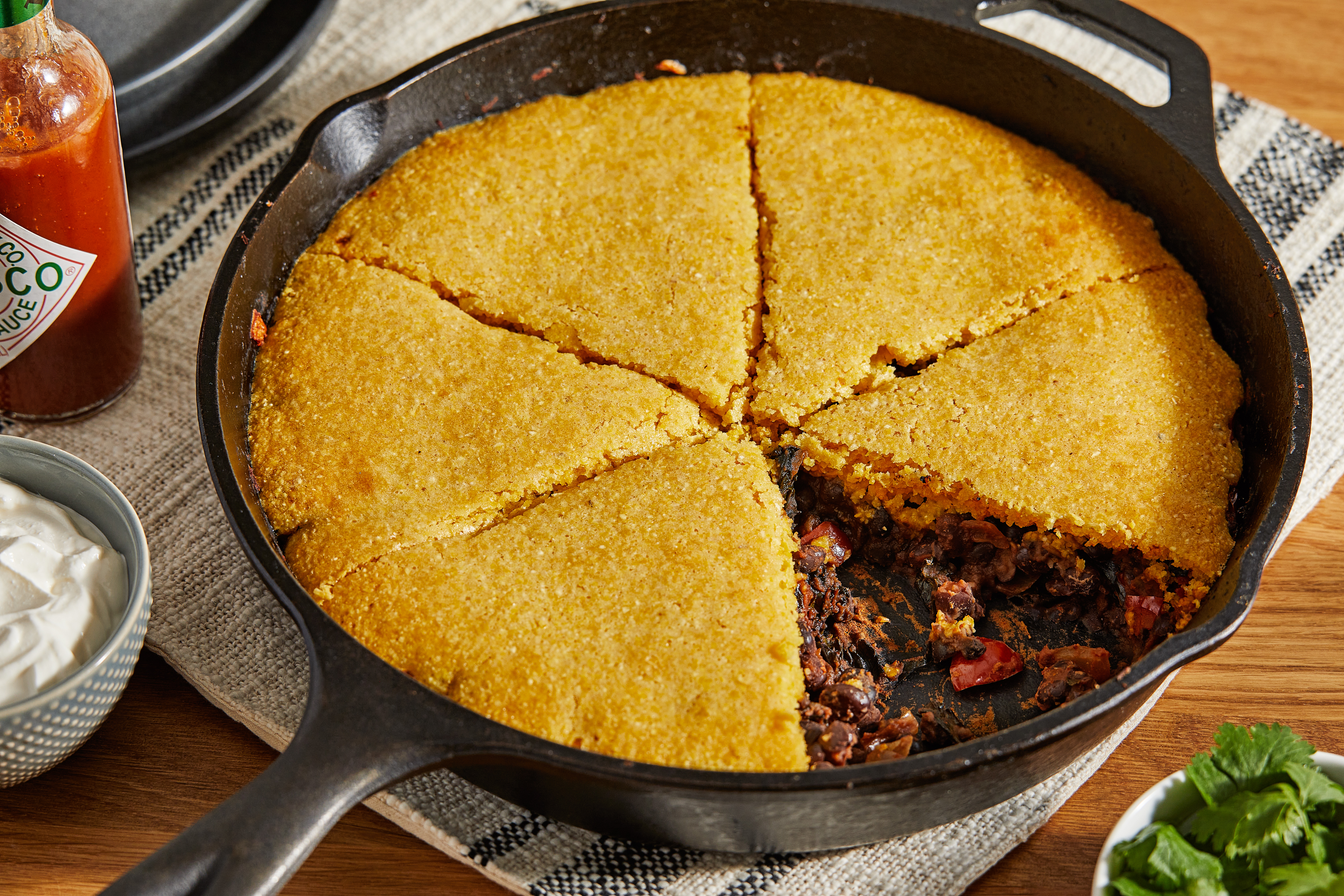 This skillet pie combines chili and cornbread in one healthful package - Vimarsana News