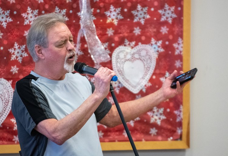 A Monmouth man sings for others, calling it ‘instrumental’ after a near-fatal accident