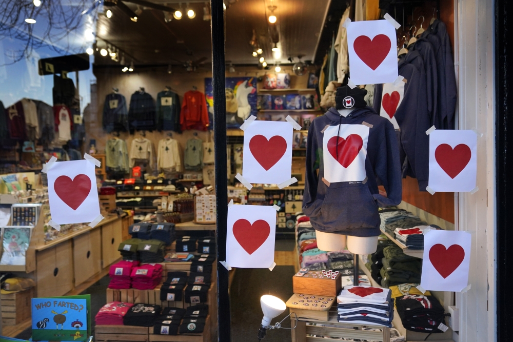 Portland's Valentine's Day Bandit inspires others to carry on the tradition - Vimarsana News