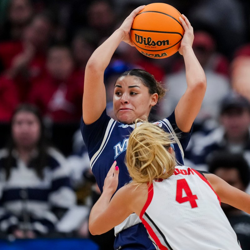 Adrianna Smith’s double-double lifts Maine women’s basketball to win