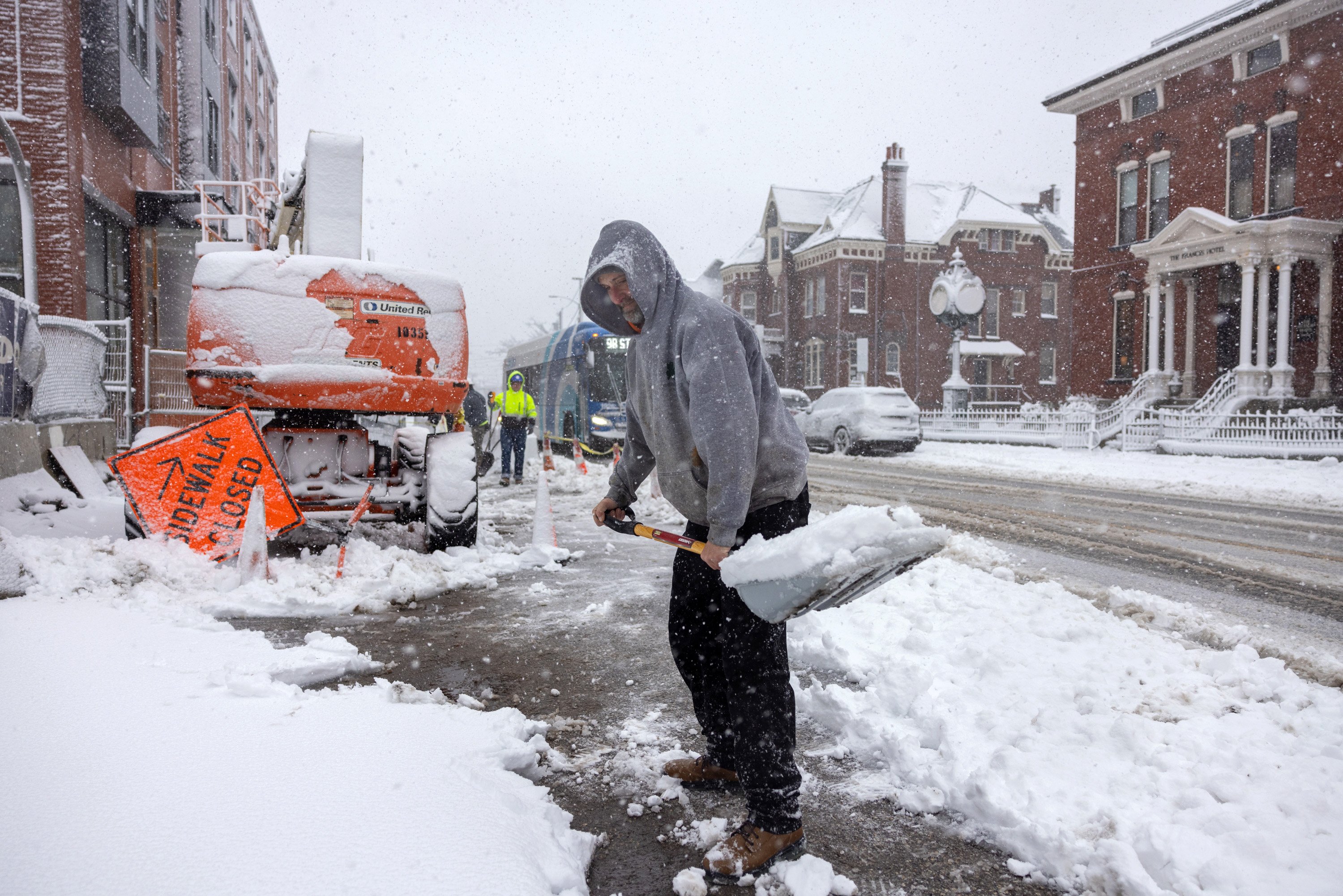 More than 252,000 without power as nor'easter slams Maine - Vimarsana News