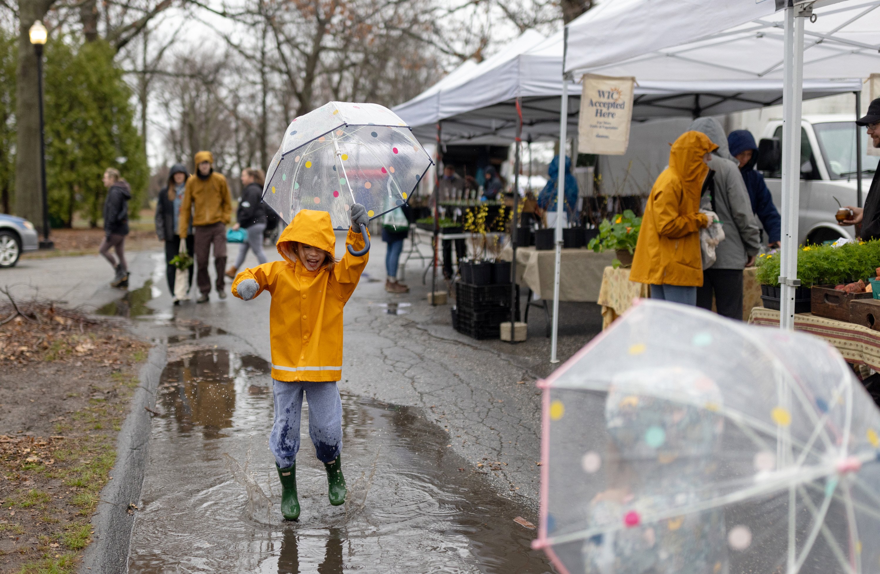 Portlanders celebrate rainy start to spring with first outdoor farmers' market - Vimarsana News