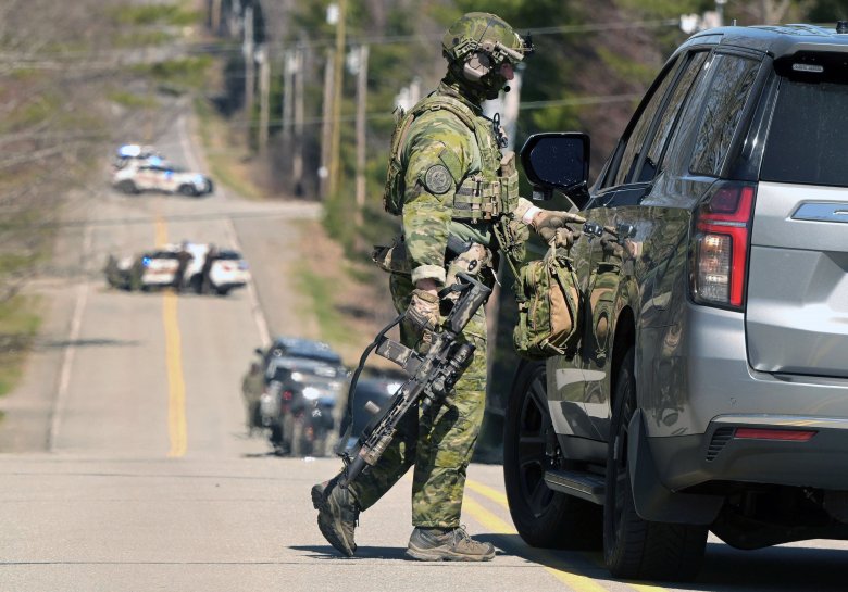 Update: Man arrested in Norridgewock standoff with police after killing ...