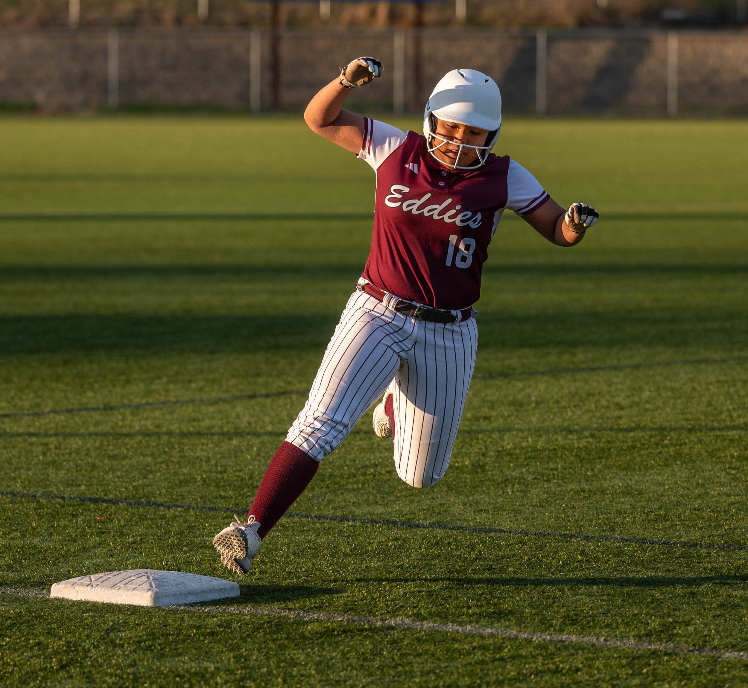 Softball: Edward Little finishes off Lewiston with explosive offense - Vimarsana News