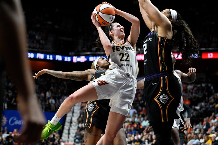 Caitlin Clark struggles early in debut, finishes with 20 points in Fever's  lost to Sun