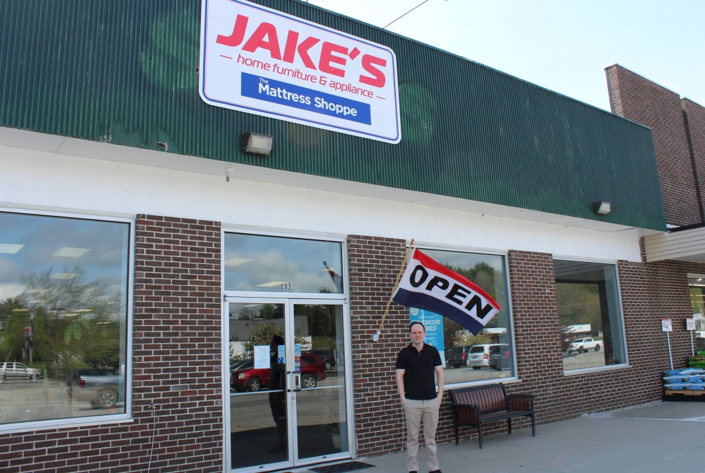 Farmington furniture store aims to fill gap left behind by Sears