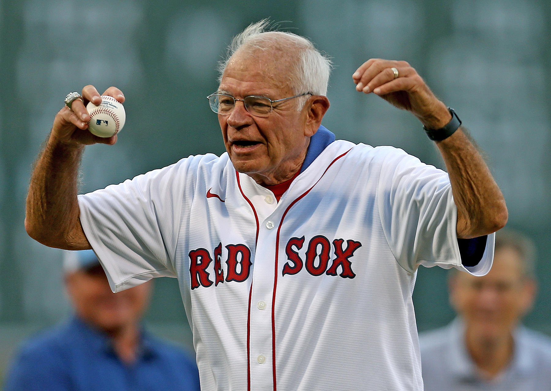 Red Sox radio voice Joe Castiglione announces retirement