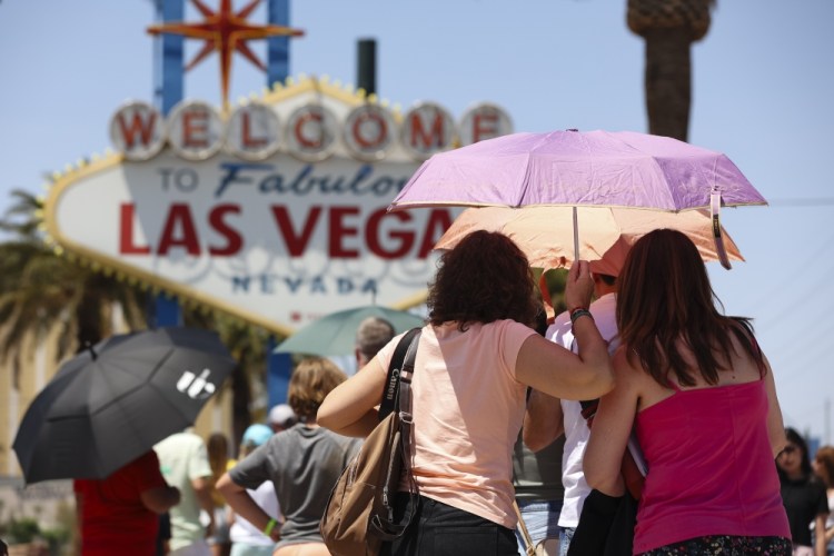 Searing heat wave grips large parts of U.S., kills at least 5 on West Coast