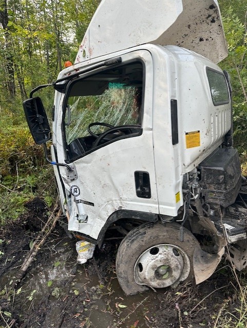 Van crashes into tree on I-95 in Sidney, one person injured