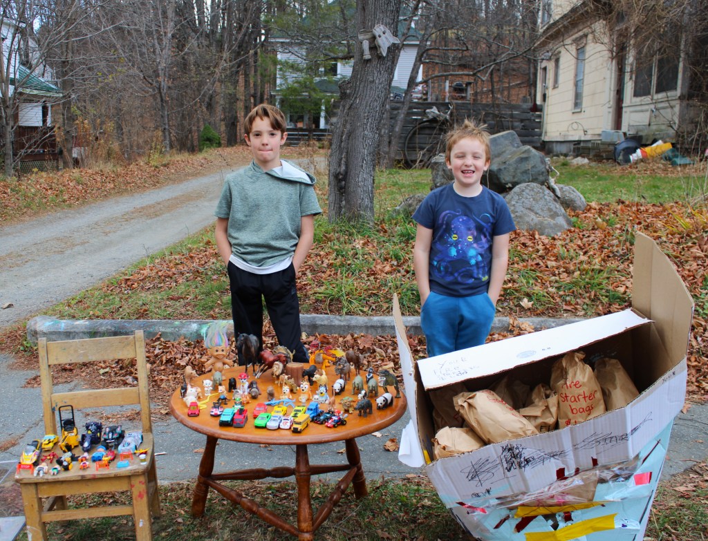 Farmington kids learn lessons on money by selling rocks