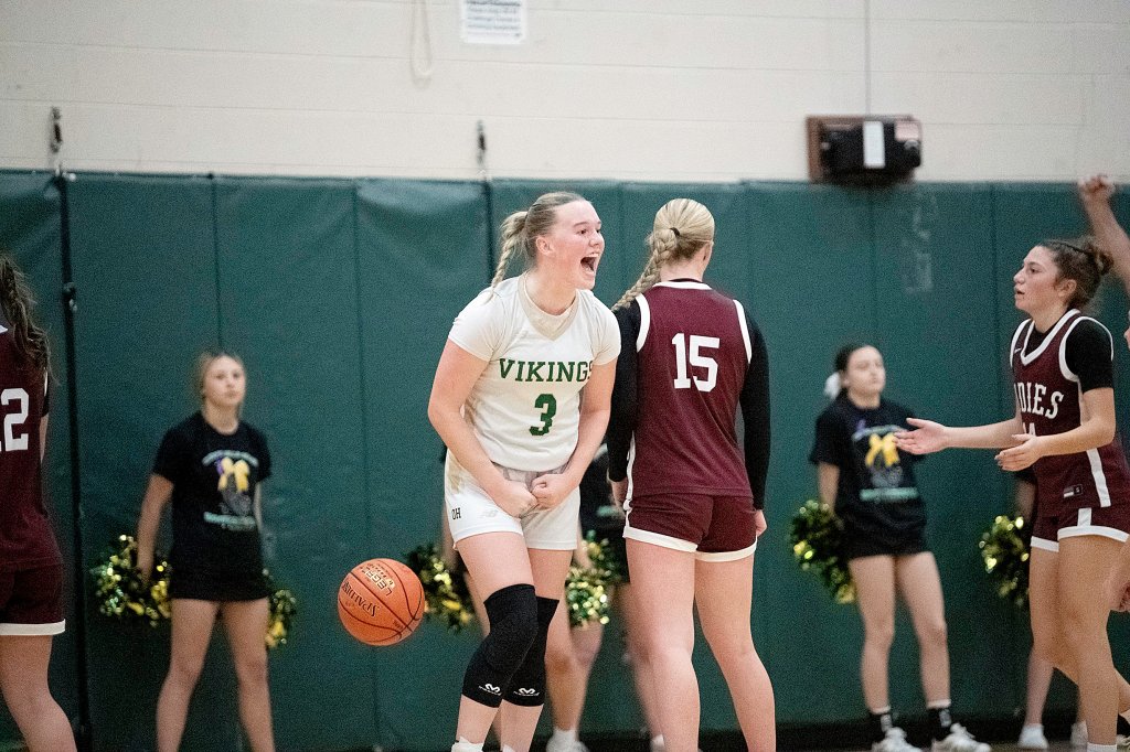 Girls’ basketball: Senior duo’s chemistry drives Oxford Hills’ offensive success