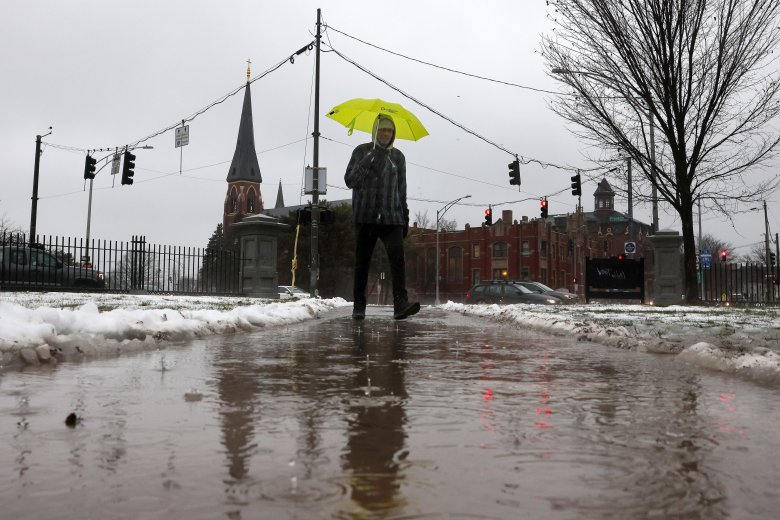 Tens of thousands without power after wind, rainstorm moves through Maine