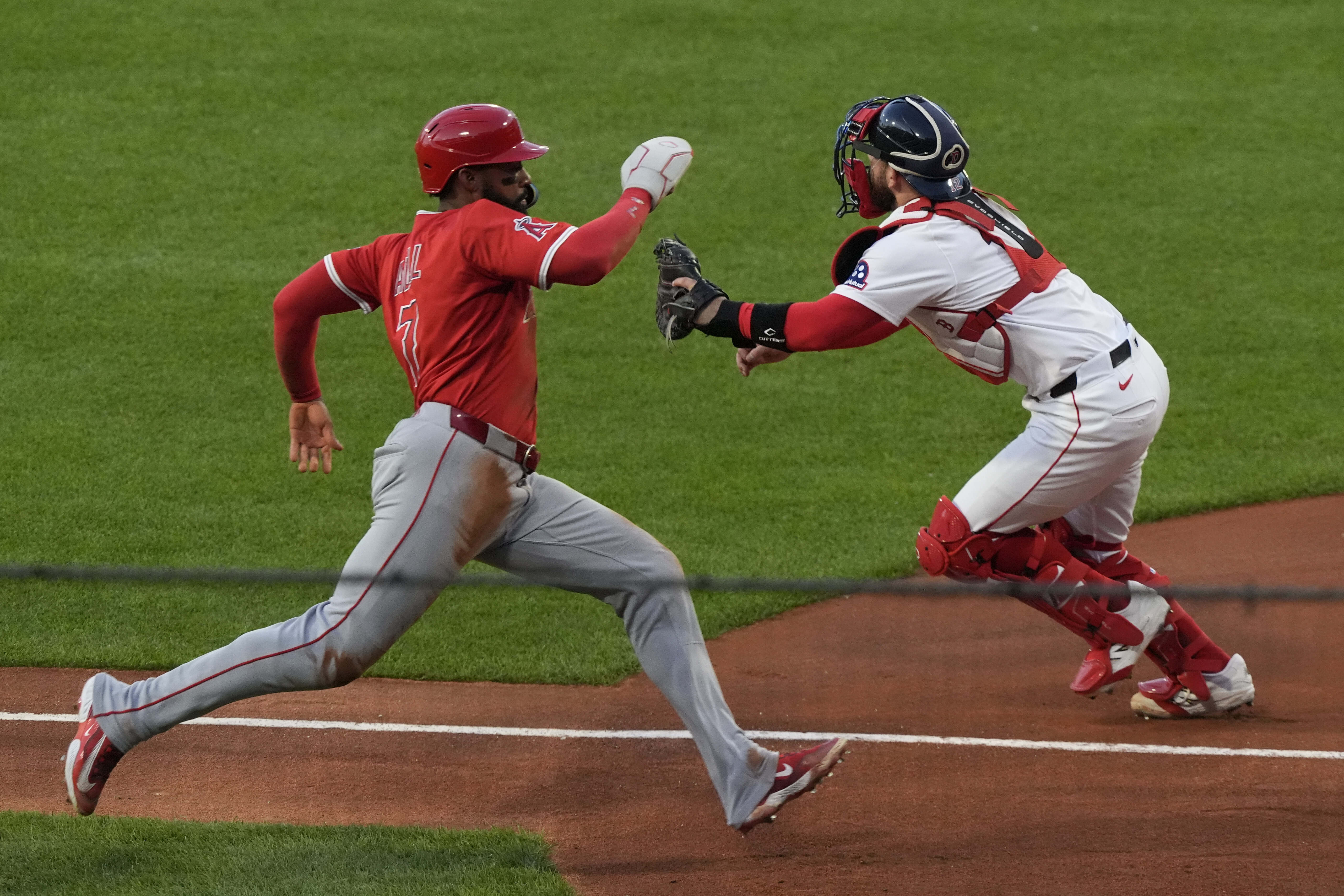 Angels extend Red Sox slump with 10-inning win