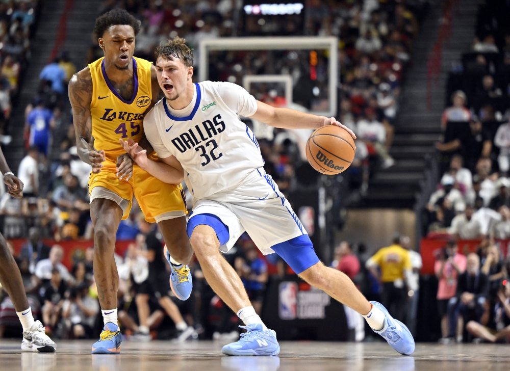 APTOPIX Lakers Mavericks Basketball