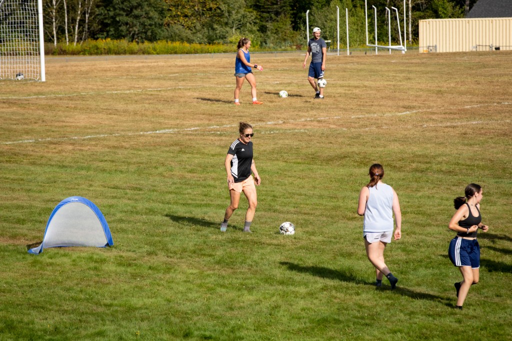 The current image has no alternative text. The file name is: 090325_TEL_sports_0246.jpg