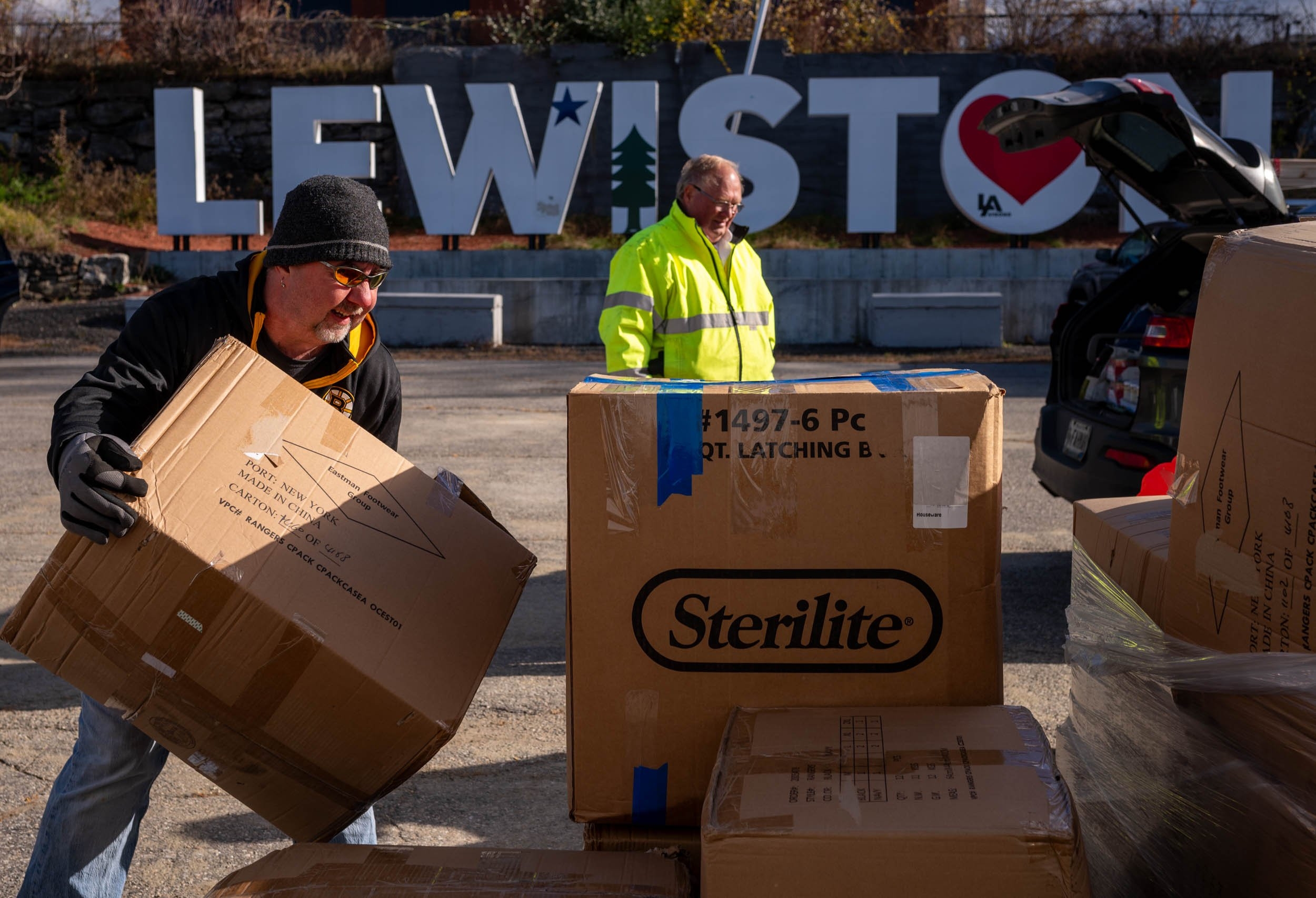 Photo Winter coats going to the homeless