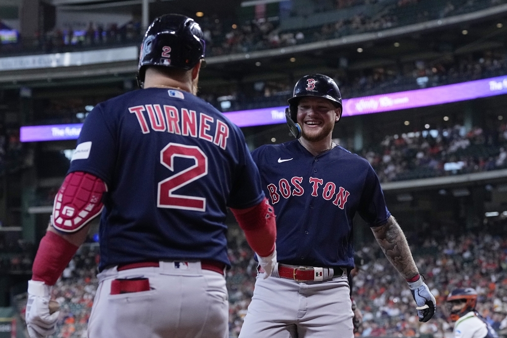 Red Sox earn series split by trouncing Astros, 17-1